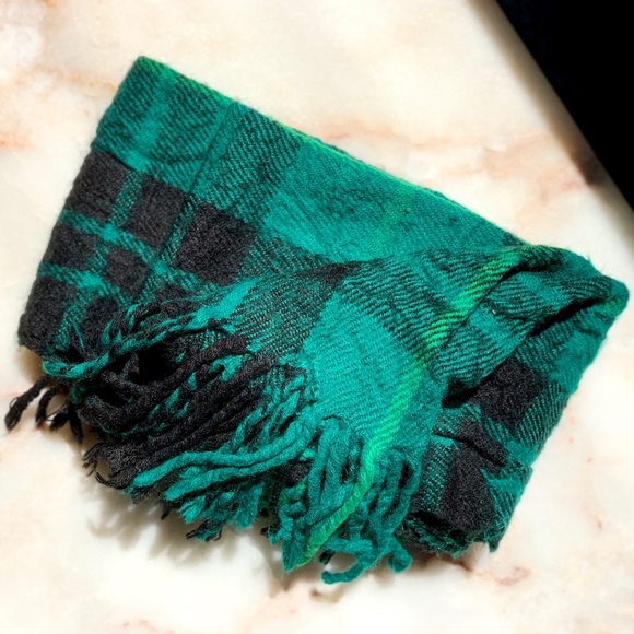 PLAID SCARF_GREEN + BLACK - Picture 3 of 6